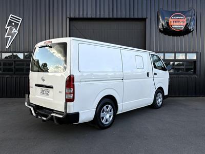 2016 Toyota Hiace - Thumbnail
