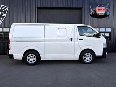 2016 Toyota Hiace - Thumbnail