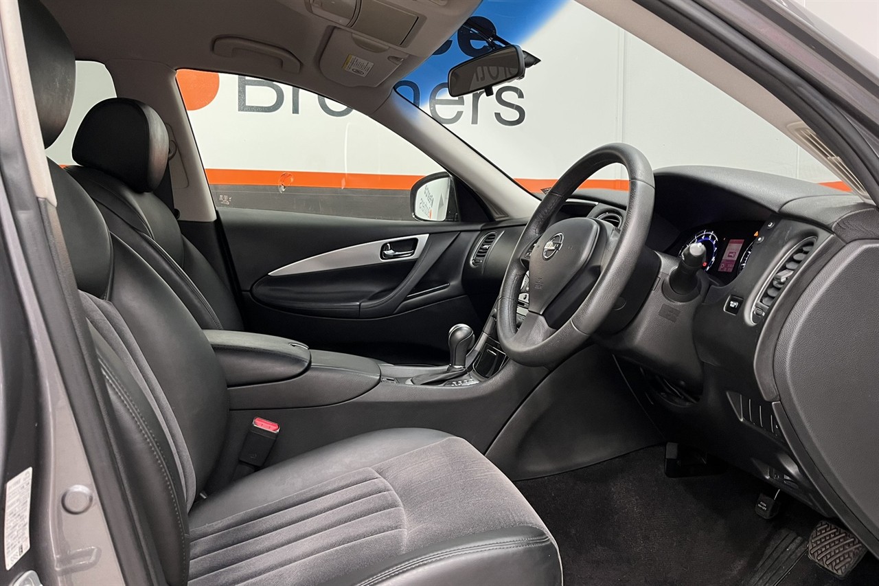 2011 Nissan Skyline