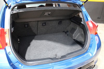 2012 Toyota Auris - Thumbnail