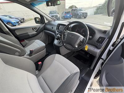 2017 Hyundai Imax - Thumbnail