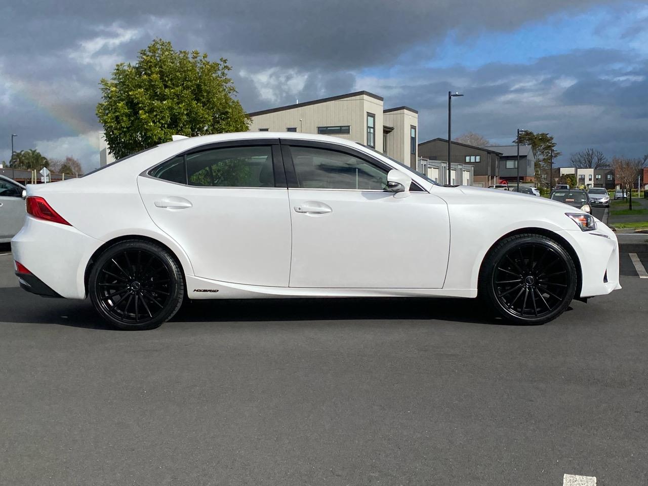 2017 Lexus IS300H