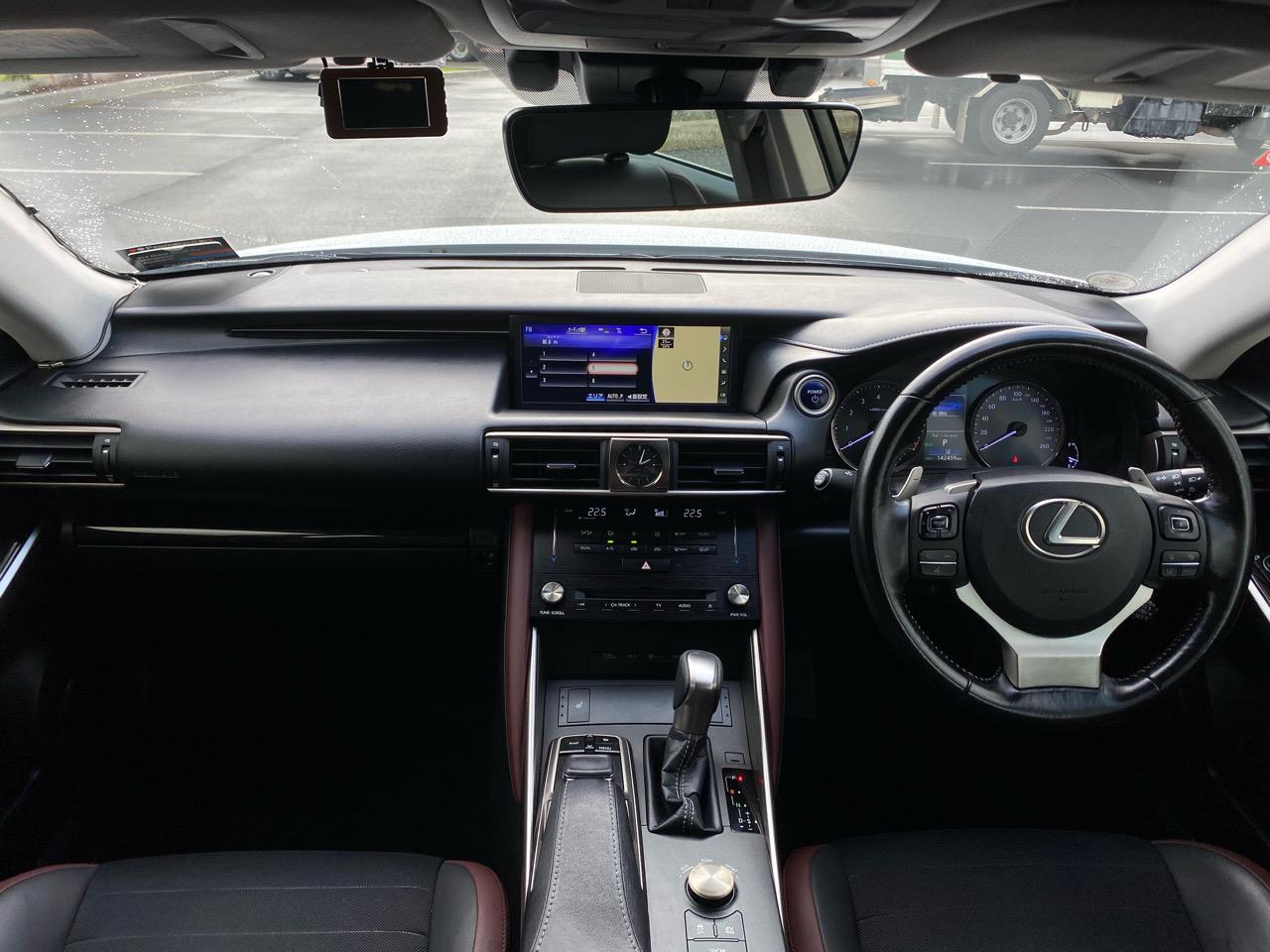 2017 Lexus IS300H