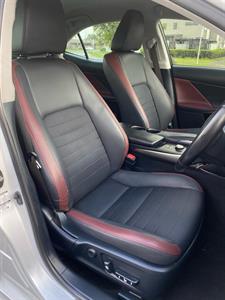 2017 Lexus IS300H - Thumbnail