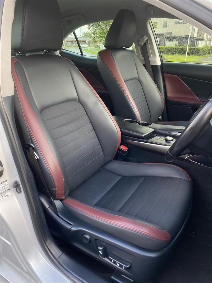2017 Lexus IS300H