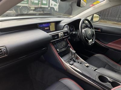 2017 Lexus IS300H - Thumbnail