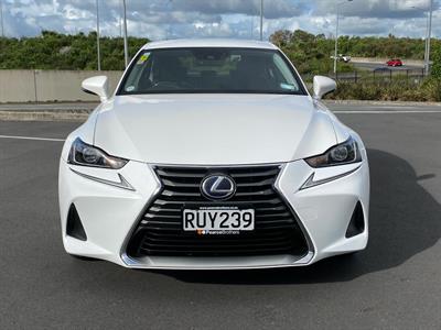 2017 Lexus IS300H - Thumbnail