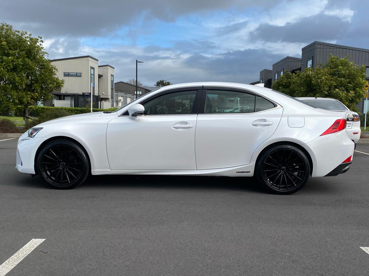 2017 Lexus IS300H