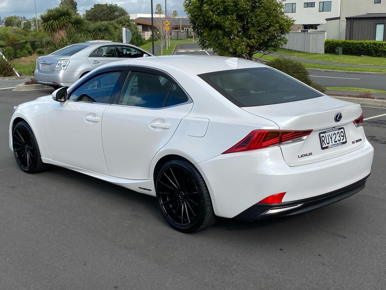 2017 Lexus IS300H