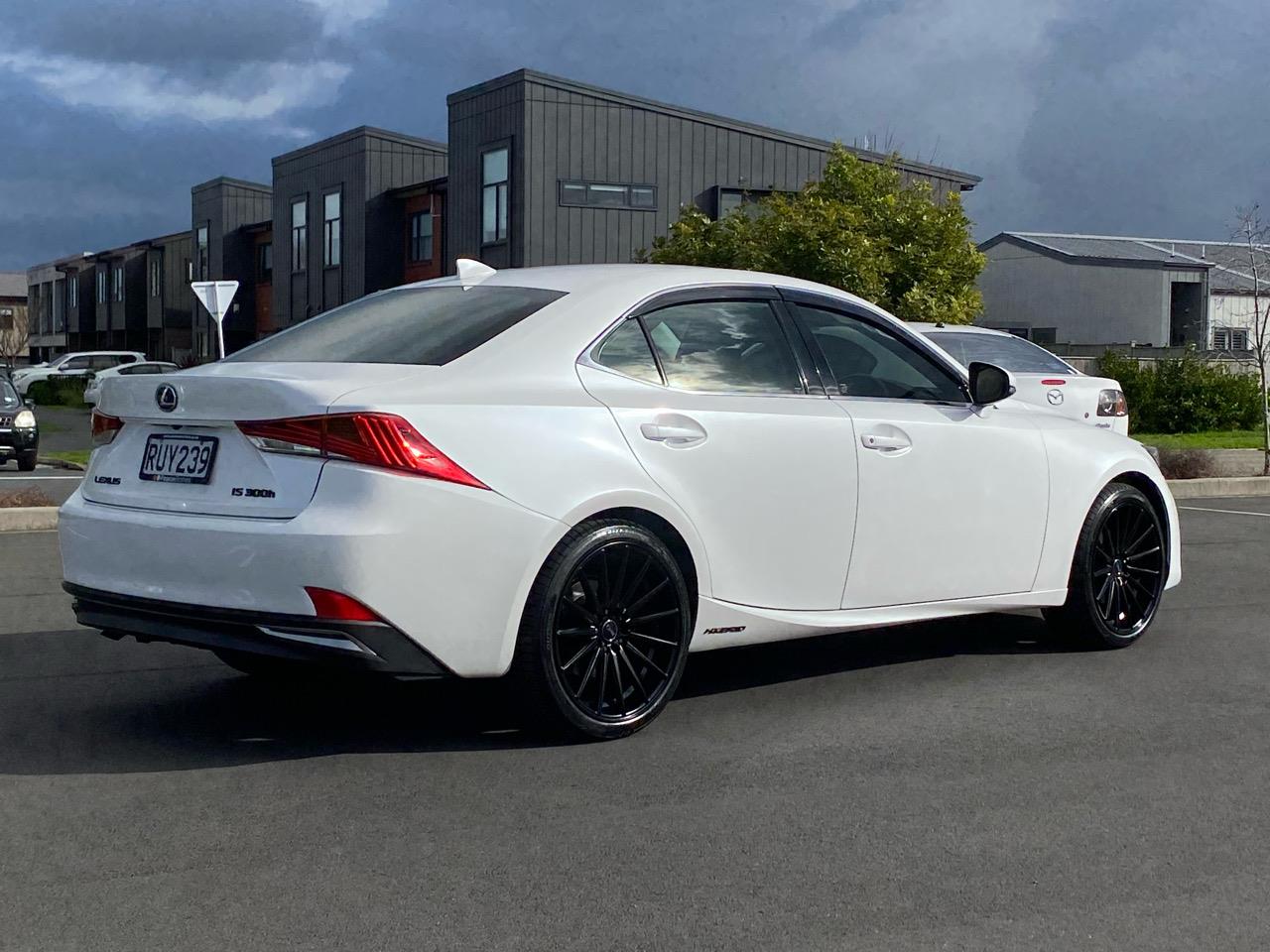 2017 Lexus IS300H