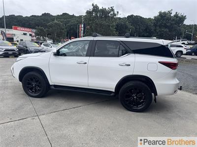 2017 Toyota Fortuner - Thumbnail