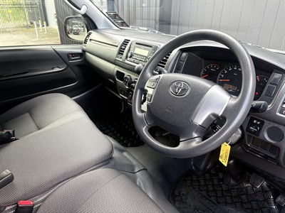 2015 Toyota Hiace - Thumbnail