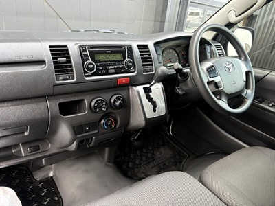 2015 Toyota Hiace - Thumbnail
