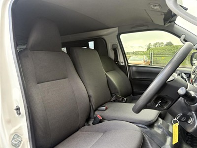 2015 Toyota Hiace - Thumbnail