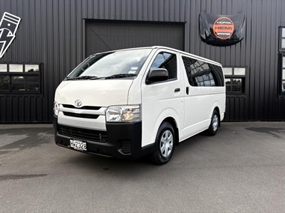 2015 Toyota Hiace - Thumbnail