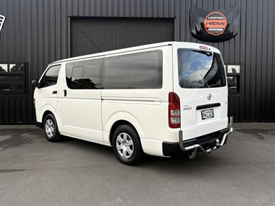 2015 Toyota Hiace - Thumbnail