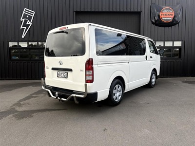 2015 Toyota Hiace - Thumbnail