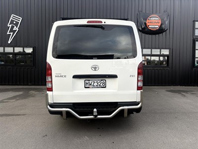 2015 Toyota Hiace - Thumbnail