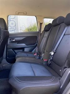 2020 Mitsubishi Outlander - Thumbnail