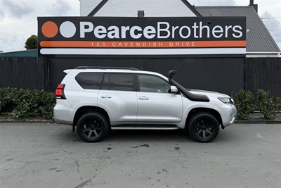 2017 Toyota Landcruiser Prado - Thumbnail