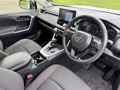 2020 Toyota RAV4 - Thumbnail