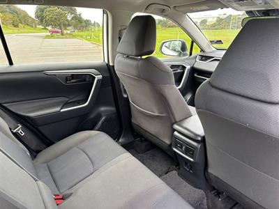 2020 Toyota RAV4 - Thumbnail