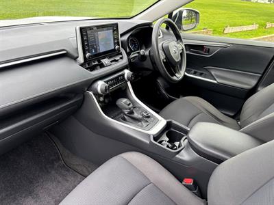 2020 Toyota RAV4 - Thumbnail