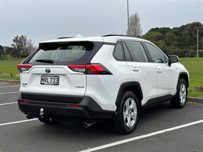 2020 Toyota RAV4 - Thumbnail