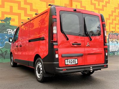 2022 Mitsubishi Express - Thumbnail