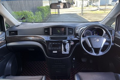 2011 Nissan Elgrand - Thumbnail