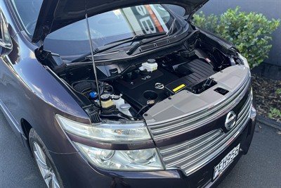 2011 Nissan Elgrand - Thumbnail
