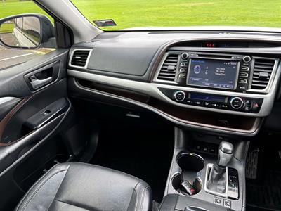 2017 Toyota Highlander - Thumbnail