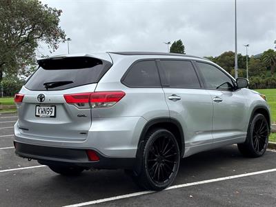 2017 Toyota Highlander - Thumbnail