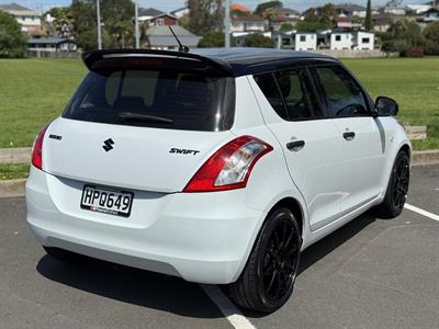 2014 Suzuki Swift - Thumbnail