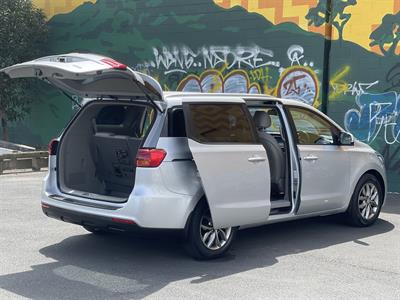 2020 Kia Carnival - Thumbnail