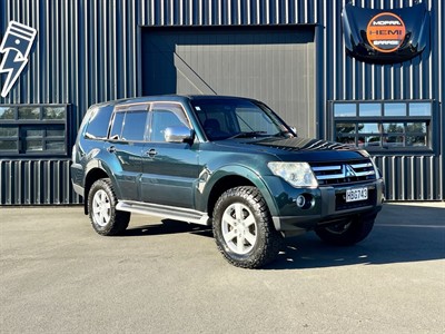 2006 Mitsubishi Pajero - Thumbnail