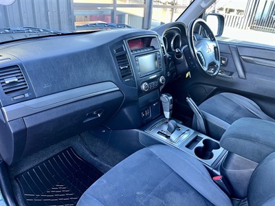 2006 Mitsubishi Pajero - Thumbnail