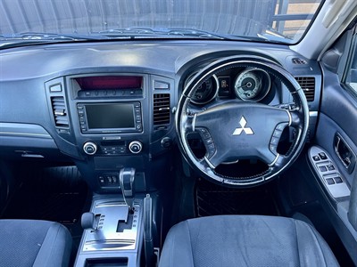 2006 Mitsubishi Pajero - Thumbnail