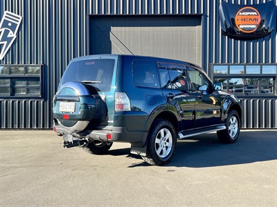 2006 Mitsubishi Pajero - Thumbnail