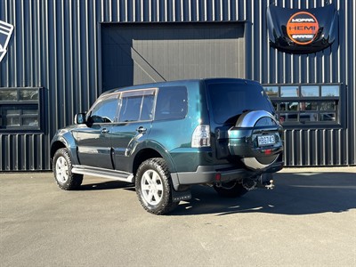2006 Mitsubishi Pajero - Thumbnail
