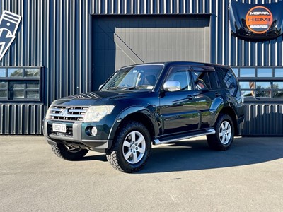 2006 Mitsubishi Pajero - Thumbnail