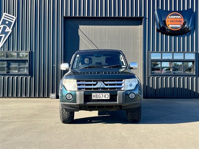 2006 Mitsubishi Pajero - Thumbnail