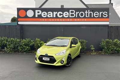 2016 Toyota Prius C - Thumbnail