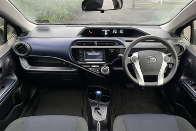 2016 Toyota Prius C - Thumbnail