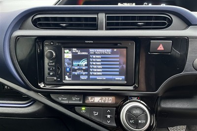 2016 Toyota Prius C - Thumbnail