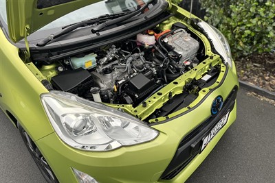 2016 Toyota Prius C - Thumbnail