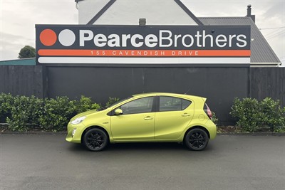 2016 Toyota Prius C - Thumbnail