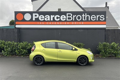 2016 Toyota Prius C - Thumbnail