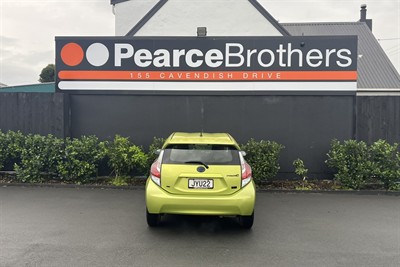 2016 Toyota Prius C - Thumbnail