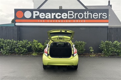 2016 Toyota Prius C - Thumbnail